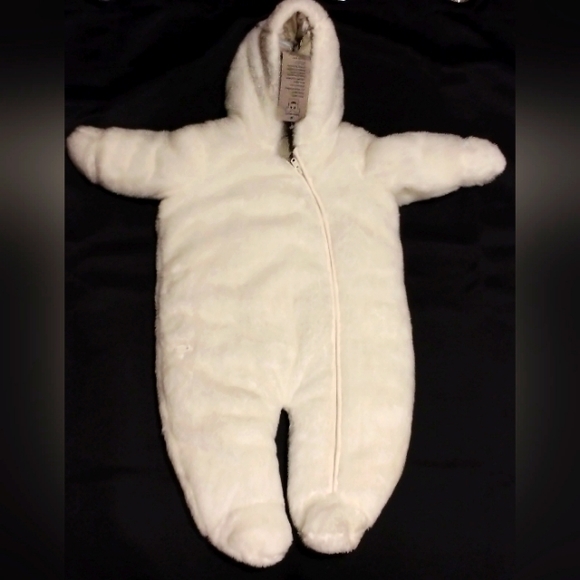 UNITED COLORS OF BENETTON BABIES UNISEX WHITE PLUSH 1 piece SNOWSUIT SZ. 3/6M - Picture 2 of 10